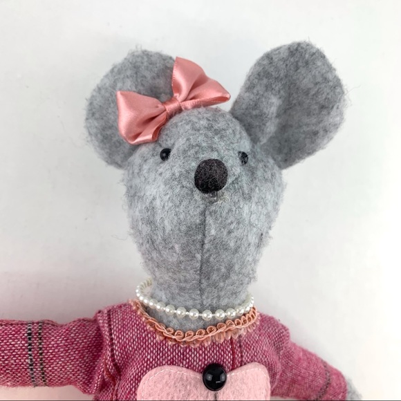 Sitting Mouse Decor Piece - Picture 3 of 15